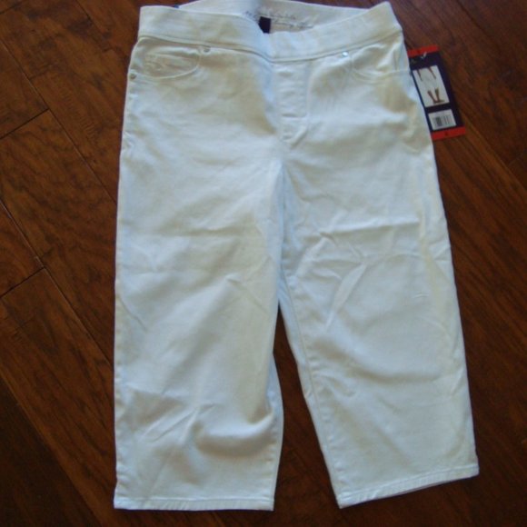 NWT Gloria Vanderbilt Avery Pull On Skimmer Mid-Rise Capris White sz 8 - Picture 3 of 13